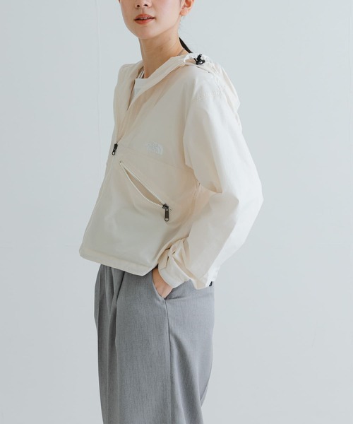 THE NORTH FACE(ザノースフェイス)の「THE NORTH FACE Short Compact Jacket(ナイロンジャケット・レディース・カーキ/ブラック/オフホワイト・MEDIUM)」の6枚目の写真