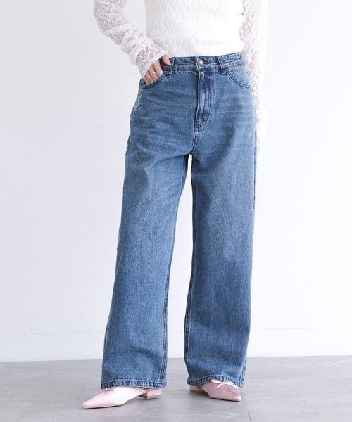 somari imagination（ソマリ イマジネーション）の「『花柄モチーフストレートデニムパンツ』（デニムパンツ・レディース・ブルー・S～Ｍ）」の2枚目の写真