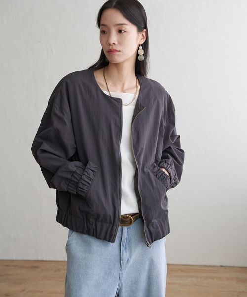 LBC(エルビーシー)の「ナイロンシャーリングブルゾン(ブルゾン・レディース・オフホワイト/チャコール・L/M)」の2枚目の写真