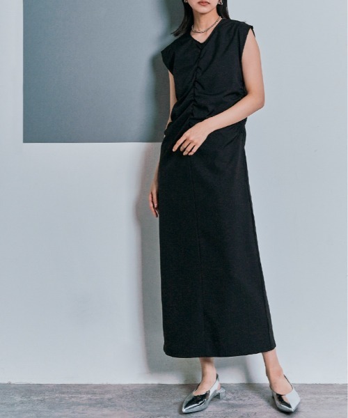 W:Huku(フーク)の「【冷涼 軽量 ストレッチ】シャーリング ロング ワンピース / ノースリーブ フレンチスリーブ 袖なし(ワンピース・レディース・サンドベージュ/チャコール/ブラック/オフホワイト・M/L)」の15枚目の写真