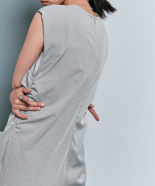 W:Huku(フーク)の「【冷涼 軽量 ストレッチ】シャーリング ロング ワンピース / ノースリーブ フレンチスリーブ 袖なし(ワンピース・レディース・サンドベージュ/チャコール/ブラック/オフホワイト・M/L)」の17枚目の写真