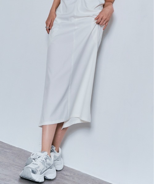 W:Huku(フーク)の「【冷涼 軽量 ストレッチ】シャーリング ロング ワンピース / ノースリーブ フレンチスリーブ 袖なし(ワンピース・レディース・サンドベージュ/チャコール/ブラック/オフホワイト・M/L)」の21枚目の写真
