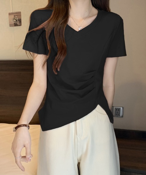 emi+(エミプラス)の「アシメタックVネックTシャツ(Tシャツ/カットソー・レディース・ホワイト/ピンク/ブラック・M/L)」の3枚目の写真