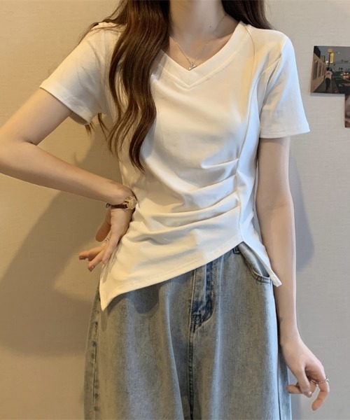 emi+(エミプラス)の「アシメタックVネックTシャツ(Tシャツ/カットソー・レディース・ホワイト/ピンク/ブラック・M/L)」の4枚目の写真