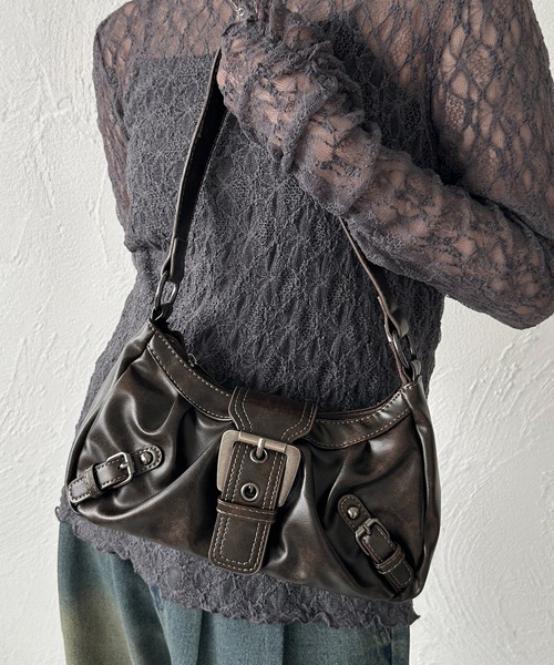 apres jour mignon（アプレジュールミニョン）の「【apresjour mignon×ARIAZ】ギャザーベルトバッグ（ハンドバッグ・レディース・レッド/ダークブラウン/シルバー/ブラック・ONESIZE）」の2枚目の写真