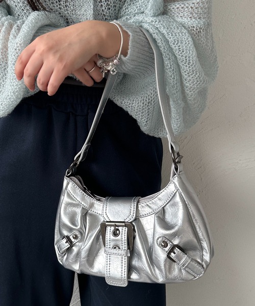 apres jour mignon（アプレジュールミニョン）の「【apresjour mignon×ARIAZ】ギャザーベルトバッグ（ハンドバッグ・レディース・レッド/ダークブラウン/シルバー/ブラック・ONESIZE）」の4枚目の写真