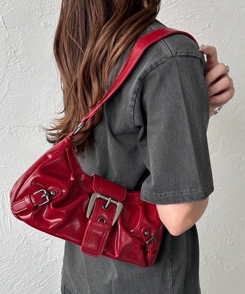 apres jour mignon（アプレジュールミニョン）の「【apresjour mignon×ARIAZ】ギャザーベルトバッグ（ハンドバッグ・レディース・レッド/ダークブラウン/シルバー/ブラック・ONESIZE）」の6枚目の写真