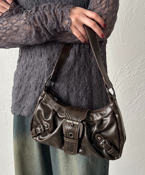 apres jour mignon（アプレジュールミニョン）の「【apresjour mignon×ARIAZ】ギャザーベルトバッグ（ハンドバッグ・レディース・レッド/ダークブラウン/シルバー/ブラック・ONESIZE）」の7枚目の写真