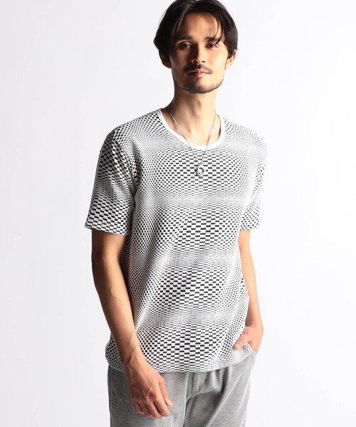 NICOLE CLUB FOR MEN(ニコルクラブフォーメン)の「ジオメトリックジャカード半袖プルオーバー(Tシャツ/カットソー・メンズ・オフホワイト/ホワイト系1/ホワイト系2/ブラック・MEDIUM/LARGE/X-LARGE)」の3枚目の写真