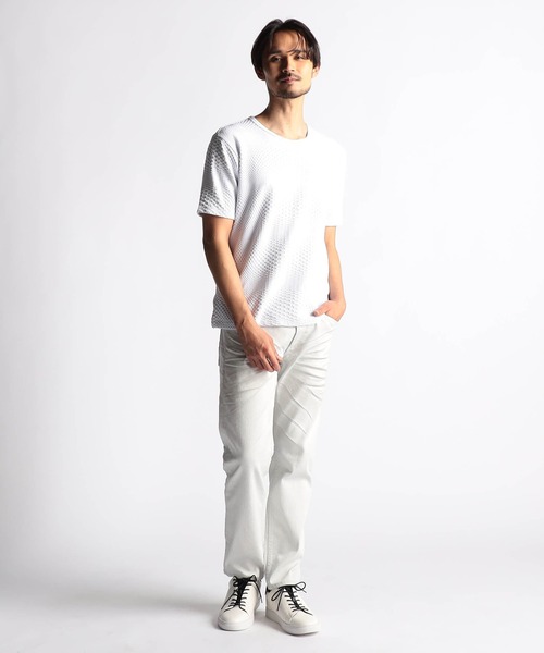 NICOLE CLUB FOR MEN(ニコルクラブフォーメン)の「ジオメトリックジャカード半袖プルオーバー(Tシャツ/カットソー・メンズ・オフホワイト/ホワイト系1/ホワイト系2/ブラック・MEDIUM/LARGE/X-LARGE)」の6枚目の写真