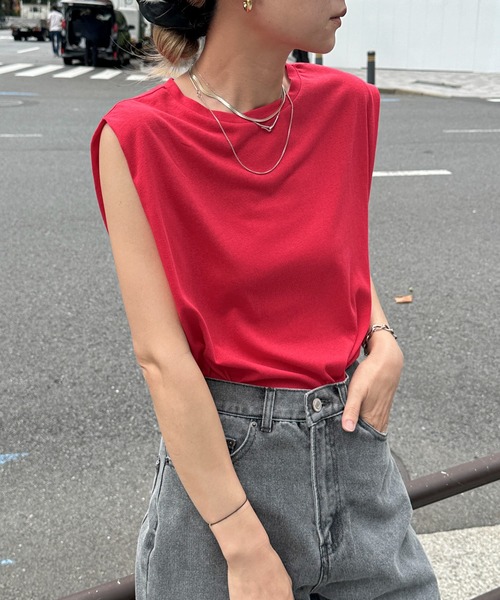 feepur(フェピュール)の「スラブ調ショルダータックタンクトップ(タンクトップ・レディース・ブラック/オフホワイト/オートミール/ネイビー/レッド・MEDIUM)」の5枚目の写真