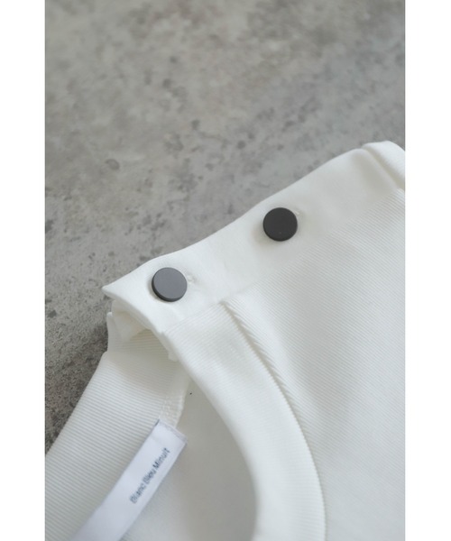 Blanc Bleu Minuit（ブランブルーミニュイ）の「コットンフライス　肩釦タンクトップ（Tシャツ/カットソー・レディース・ホワイト/ブラック・FREE）」の19枚目の写真