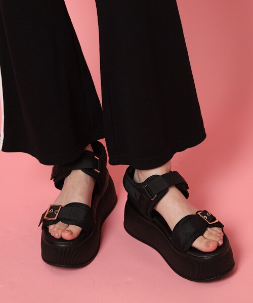 cs T&P(シーエスティーアンドピー)の「厚底ベルトサンダル(サンダル・レディース・ホワイト/ベージュ/ブラック・S/M/L/LL)」の2枚目の写真