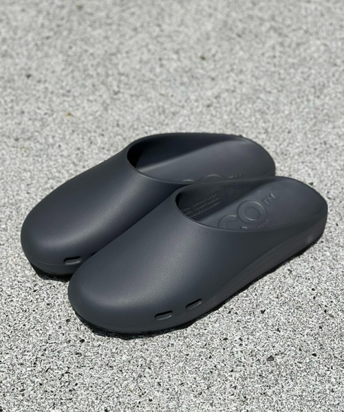 PPACO（パコ）の「【PPACO】 LUX-1 （AIR STUDDED SOLER)（サンダル・メンズ・ダークグレー/ブラック×ブラック・23/24/25/26/27/28）」の2枚目の写真