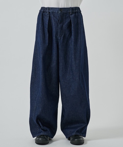 STUDIOUS（ステュディオス）の「【STUDIOUS】BALLOON WIDE DEINM PANTS（デニムパンツ・メンズ・インディゴブルー/ブラック・1/2）」の13枚目の写真