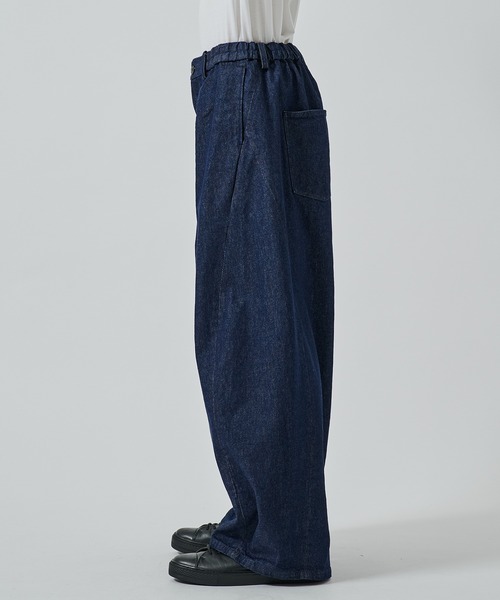 STUDIOUS（ステュディオス）の「【STUDIOUS】BALLOON WIDE DEINM PANTS（デニムパンツ・メンズ・インディゴブルー/ブラック・1/2）」の14枚目の写真