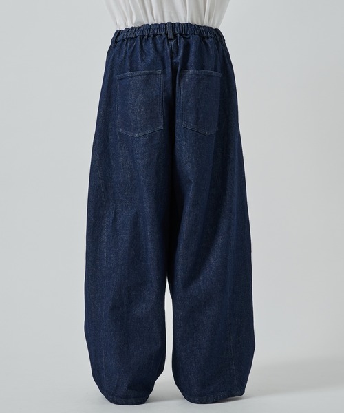 STUDIOUS（ステュディオス）の「【STUDIOUS】BALLOON WIDE DEINM PANTS（デニムパンツ・メンズ・インディゴブルー/ブラック・1/2）」の15枚目の写真