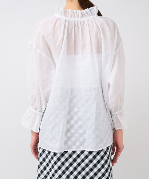 La boutique BonBon（ラブティックボンボン）の「【愛されエアリーブラウス】シアーリネン混パール釦リボンブラウス（シャツ/ブラウス・レディース・ホワイト/サックスブルー/ピンク・FREE）」の6枚目の写真
