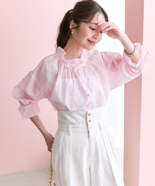 La boutique BonBon（ラブティックボンボン）の「【愛されエアリーブラウス】シアーリネン混パール釦リボンブラウス（シャツ/ブラウス・レディース・ホワイト/サックスブルー/ピンク・FREE）」の10枚目の写真