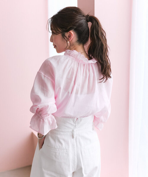 La boutique BonBon（ラブティックボンボン）の「【愛されエアリーブラウス】シアーリネン混パール釦リボンブラウス（シャツ/ブラウス・レディース・ホワイト/サックスブルー/ピンク・FREE）」の11枚目の写真