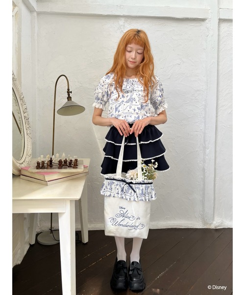 Disney（ディズニー）の「【Disney】ふしぎの国のアリス/トワル・ドゥ・ジュイSTYLEフリルトートバッグ（トートバッグ・レディース・ホワイト/ネイビー・FREE）」の13枚目の写真