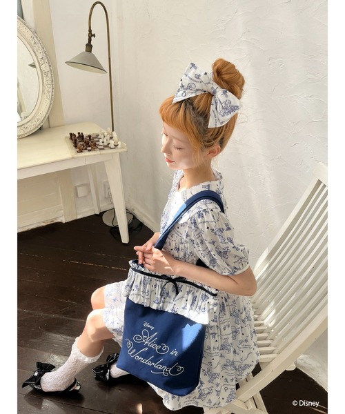 Disney（ディズニー）の「【Disney】ふしぎの国のアリス/トワル・ドゥ・ジュイSTYLEフリルトートバッグ（トートバッグ・レディース・ホワイト/ネイビー・FREE）」の11枚目の写真