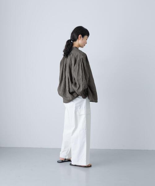 かぐれ(カグレ)の「リネンスモックブラウス(シャツ/ブラウス・レディース・ライトベージュ/チャコールグレー・FREE)」の11枚目の写真