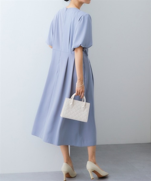 7days Life Styling(セブンデイズライフスタイリング)の「美極とろみ素材メタルパーツボリューム袖タックワンピース(しわになりにくい・洗濯機OK)(ワンピース・レディース・チャコール/グレー・S/M/L/LL)」の5枚目の写真