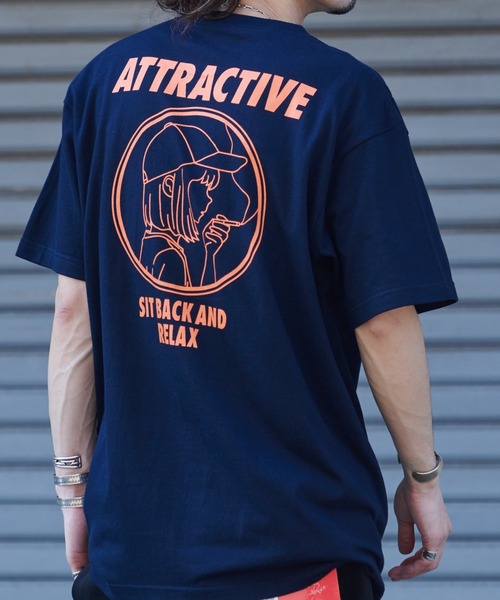 MODISH GAZE(モディシュガゼ)の「【MODISH GAZE】スモーキングガール SIT BACK AND RELAX半袖Tシャツ(Tシャツ/カットソー・メンズ・ブラック/ネイビー/ネイビー×ホワイト/ホワイト・MEDIUM/X-LARGE/LARGE)」の3枚目の写真