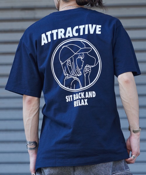 MODISH GAZE(モディシュガゼ)の「【MODISH GAZE】スモーキングガール SIT BACK AND RELAX半袖Tシャツ(Tシャツ/カットソー・メンズ・ブラック/ネイビー/ネイビー×ホワイト/ホワイト・MEDIUM/X-LARGE/LARGE)」の4枚目の写真