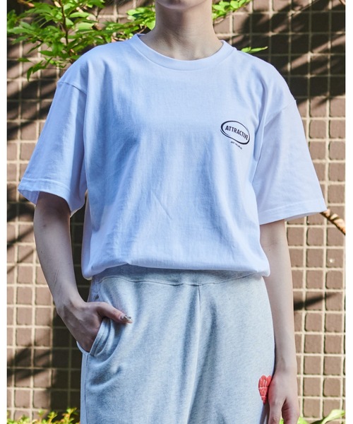 MODISH GAZE(モディシュガゼ)の「【MODISH GAZE】スモーキングガール SIT BACK AND RELAX半袖Tシャツ(Tシャツ/カットソー・メンズ・ブラック/ネイビー/ネイビー×ホワイト/ホワイト・MEDIUM/X-LARGE/LARGE)」の5枚目の写真