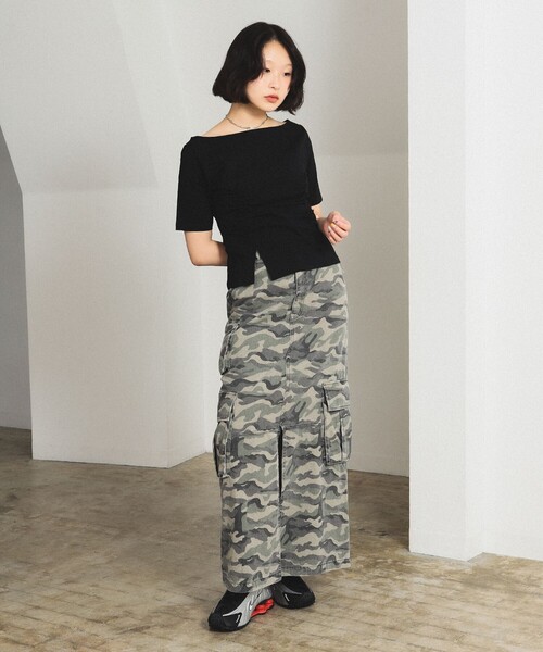 Ray BEAMS（レイビームス）の「ボートネック スリット フィット Tシャツ（Tシャツ/カットソー・レディース・ブラック/レッド・ONE SIZE）」の15枚目の写真