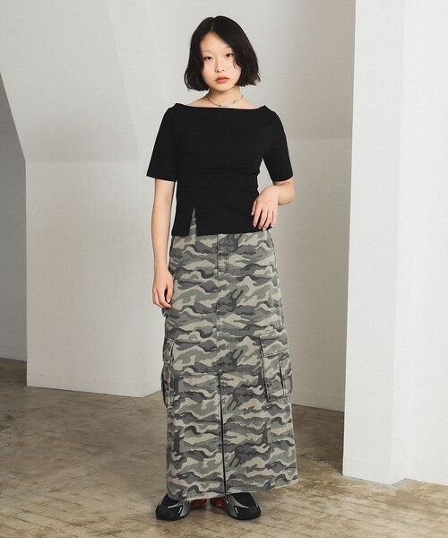 Ray BEAMS（レイビームス）の「ボートネック スリット フィット Tシャツ（Tシャツ/カットソー・レディース・ブラック/レッド・ONE SIZE）」の17枚目の写真