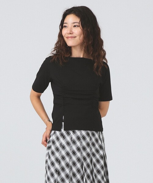 Ray BEAMS（レイビームス）の「ボートネック スリット フィット Tシャツ（Tシャツ/カットソー・レディース・ブラック/レッド・ONE SIZE）」の22枚目の写真