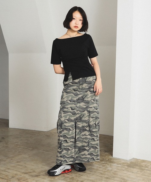 Ray BEAMS（レイビームス）の「ボートネック スリット フィット Tシャツ（Tシャツ/カットソー・レディース・ブラック/レッド・ONE SIZE）」の5枚目の写真