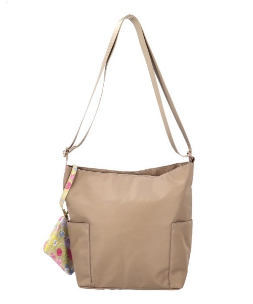 BACKYARD FAMILY(バックヤードファミリー)の「LAURA ASHLEY ローラアシュレイ 縦型ショルダーバッグ(ショルダーバッグ・レディース・ネイビー/ブラック・FREE)」の6枚目の写真