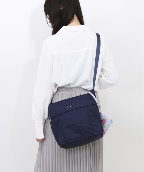 BACKYARD FAMILY(バックヤードファミリー)の「LAURA ASHLEY ローラアシュレイ 縦型ショルダーバッグ(ショルダーバッグ・レディース・ネイビー/ブラック・FREE)」の8枚目の写真