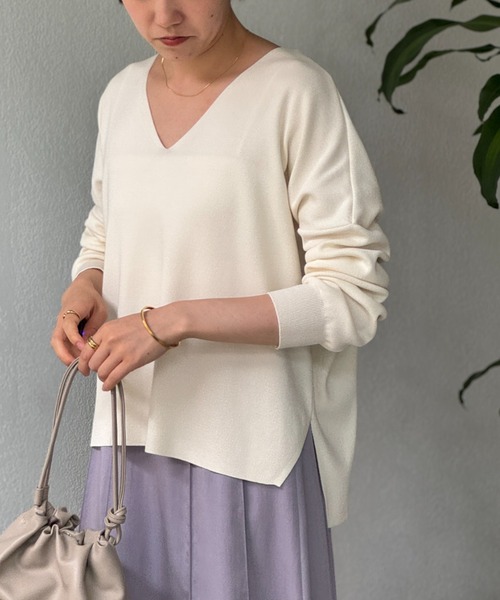 BEARDSLEY（ビアズリー）の「シンプルVニット（ニット/セーター・レディース・ブラック/アイボリー・FREE）」の3枚目の写真