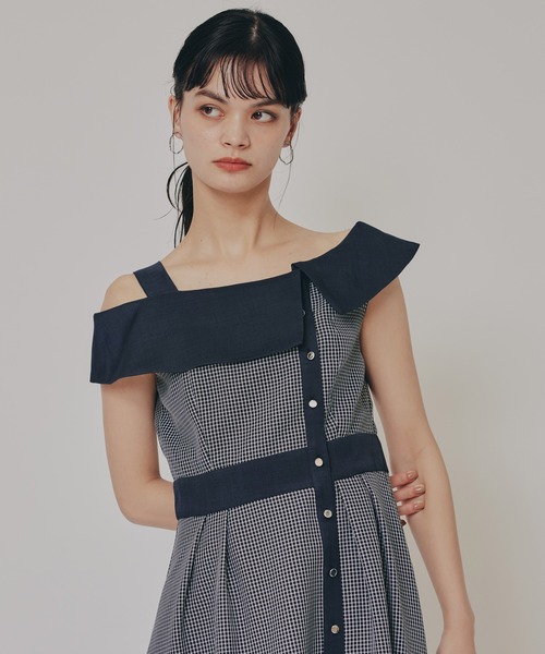 REDYAZEL（レディアゼル）の「バイカラーアシメショルダーワンピース（ワンピース・レディース・ダークグリーン/グレー/ネイビー・FREE）」の17枚目の写真