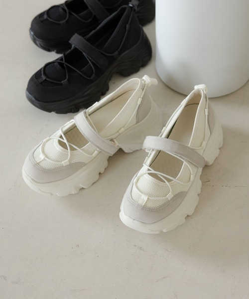 LOWRYS FARM(ローリーズファーム)の「レースアップバレエスニーカー 570526(スニーカー・レディース・アイボリー/ブラック/ブラウン・MEDIUM/LARGE)」の1枚目の写真