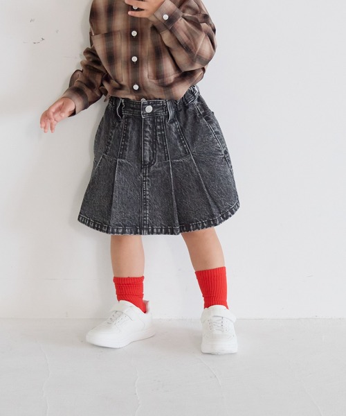 LOWRYS FARM（ローリーズファーム）の「デニムスカート　571975（スカート・キッズ・ブルー系その他/ブラック/ブルー・110cm/120cm/130cm/140cm/150cm）」の2枚目の写真