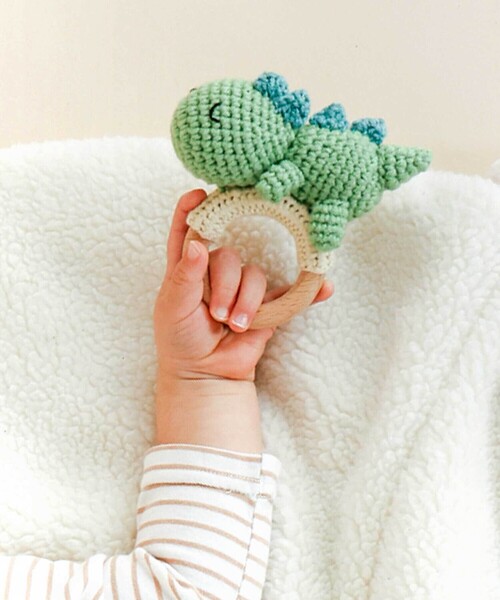 SLAP SLIP BABY(スラップスリップベビー)の「【お揃い】アニマルクマウサギペンギン恐竜すやすやモチーフ編みぐるみ木製歯がためベビー(その他ベビー用品・キッズ・グレー/ピンク/グリーン/ベージュ・FREE)」の5枚目の写真