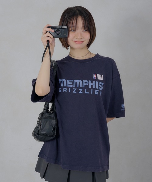 Perushu（ペルーシュ）の「Perushu／NBA チームロゴTシャツ（Tシャツ/カットソー・メンズ・ボルドー/ネイビー/ブラウン/ブラック/ダークブルー/ブラック系・SMALL/MEDIUM/LARGE）」の4枚目の写真