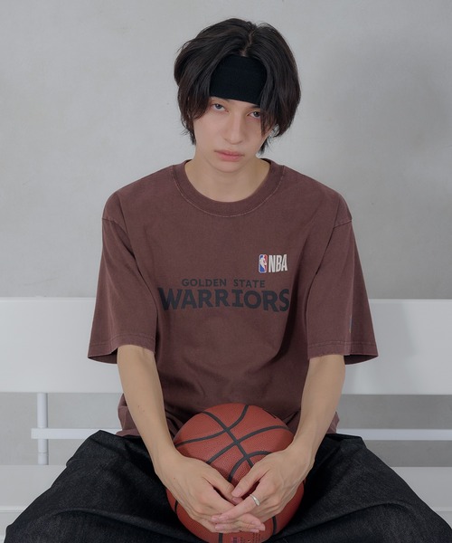 Perushu（ペルーシュ）の「Perushu／NBA チームロゴTシャツ（Tシャツ/カットソー・メンズ・ボルドー/ネイビー/ブラウン/ブラック/ダークブルー/ブラック系・SMALL/MEDIUM/LARGE）」の19枚目の写真