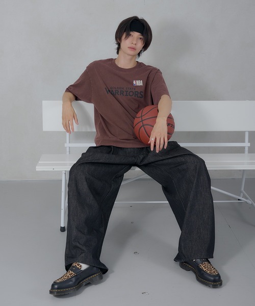 Perushu（ペルーシュ）の「Perushu／NBA チームロゴTシャツ（Tシャツ/カットソー・メンズ・ボルドー/ネイビー/ブラウン/ブラック/ダークブルー/ブラック系・SMALL/MEDIUM/LARGE）」の20枚目の写真