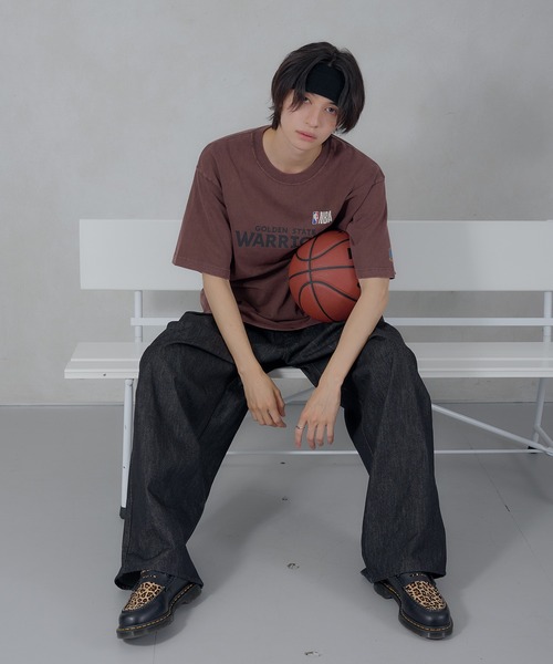 Perushu（ペルーシュ）の「Perushu／NBA チームロゴTシャツ（Tシャツ/カットソー・メンズ・ボルドー/ネイビー/ブラウン/ブラック/ダークブルー/ブラック系・SMALL/MEDIUM/LARGE）」の21枚目の写真