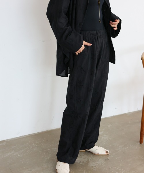 No Rule No Line（ノール－ルノーライン）の「コットンフラワーエンブロイダリーレースパンツ パンチング刺繍レース（スカラップ）レースシアーパンツ（その他パンツ・レディース・ブラック/ホワイト・FREE）」の2枚目の写真