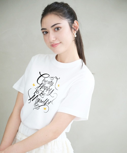 Chesty(チェスティー)の「【ZOZO限定】カリグラフィーTシャツ(Tシャツ/カットソー・レディース・ホワイト・FREE)」の1枚目の写真