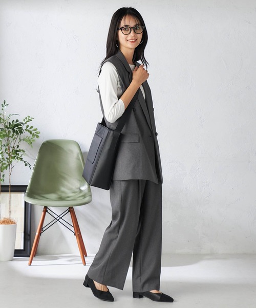 a.v.v(アーヴェヴェ)の「ローカットセパレートフラットパンプス(パンプス・レディース・ブラック/アイボリー/ボルドー・24.5/23.5/22.5)」の12枚目の写真