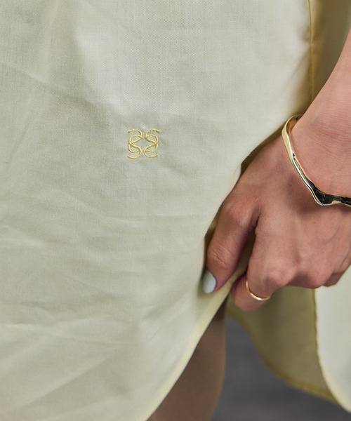 SALON adam et rope'(サロン アダム エ ロペ)の「コットンオックスウォッシュドシャツ(シャツ/ブラウス・レディース・サックスブルー/ベージュ系その他3・FREE)」の3枚目の写真